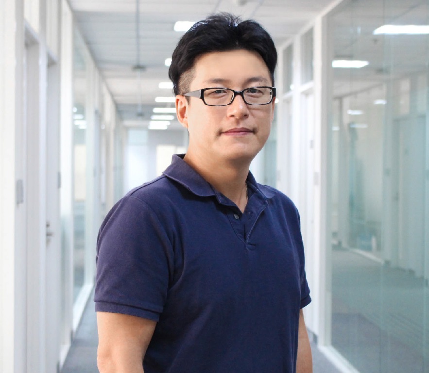 小坂隼人 Managing Director